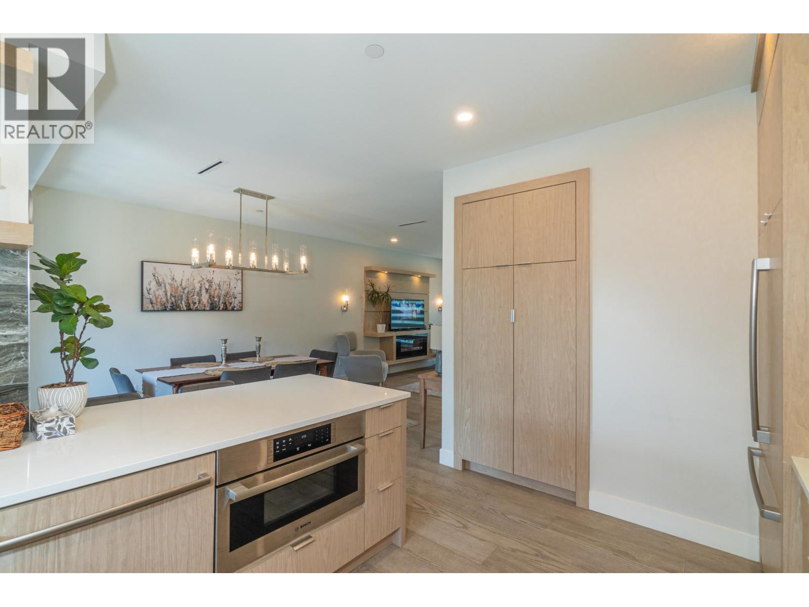 Photo 10 of 11 933 Premier Street, North Vancouver BC