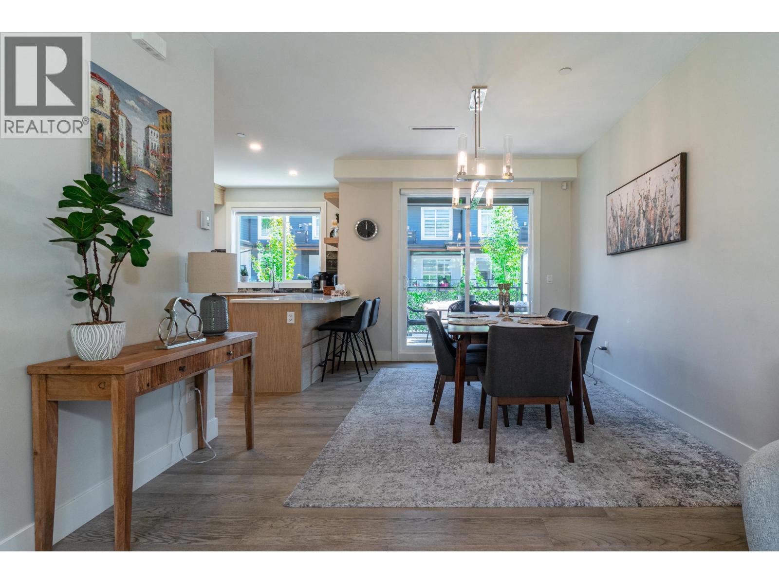 Photo 4 of 11 933 Premier Street, North Vancouver BC