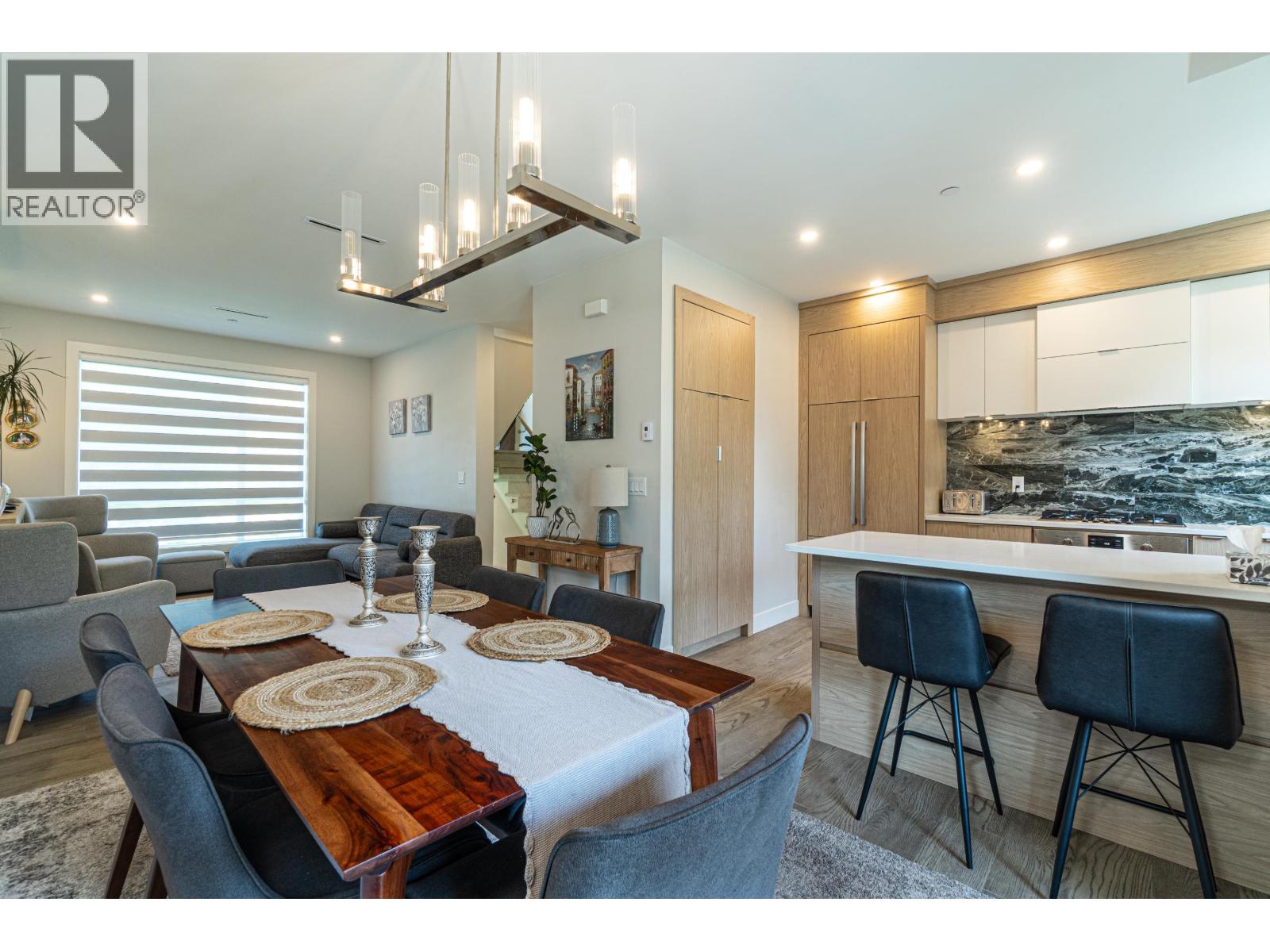 Photo 6 of 11 933 Premier Street, North Vancouver BC