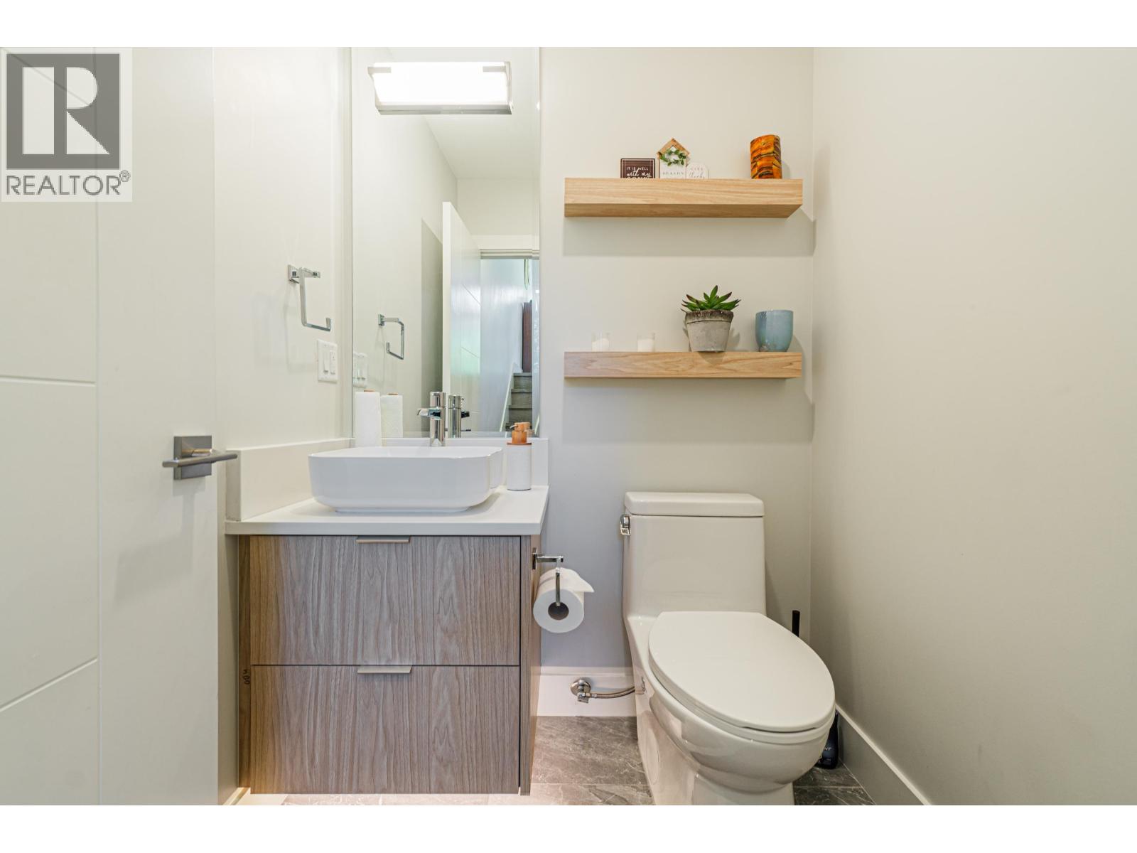 Photo 11 of 11 933 Premier Street, North Vancouver BC
