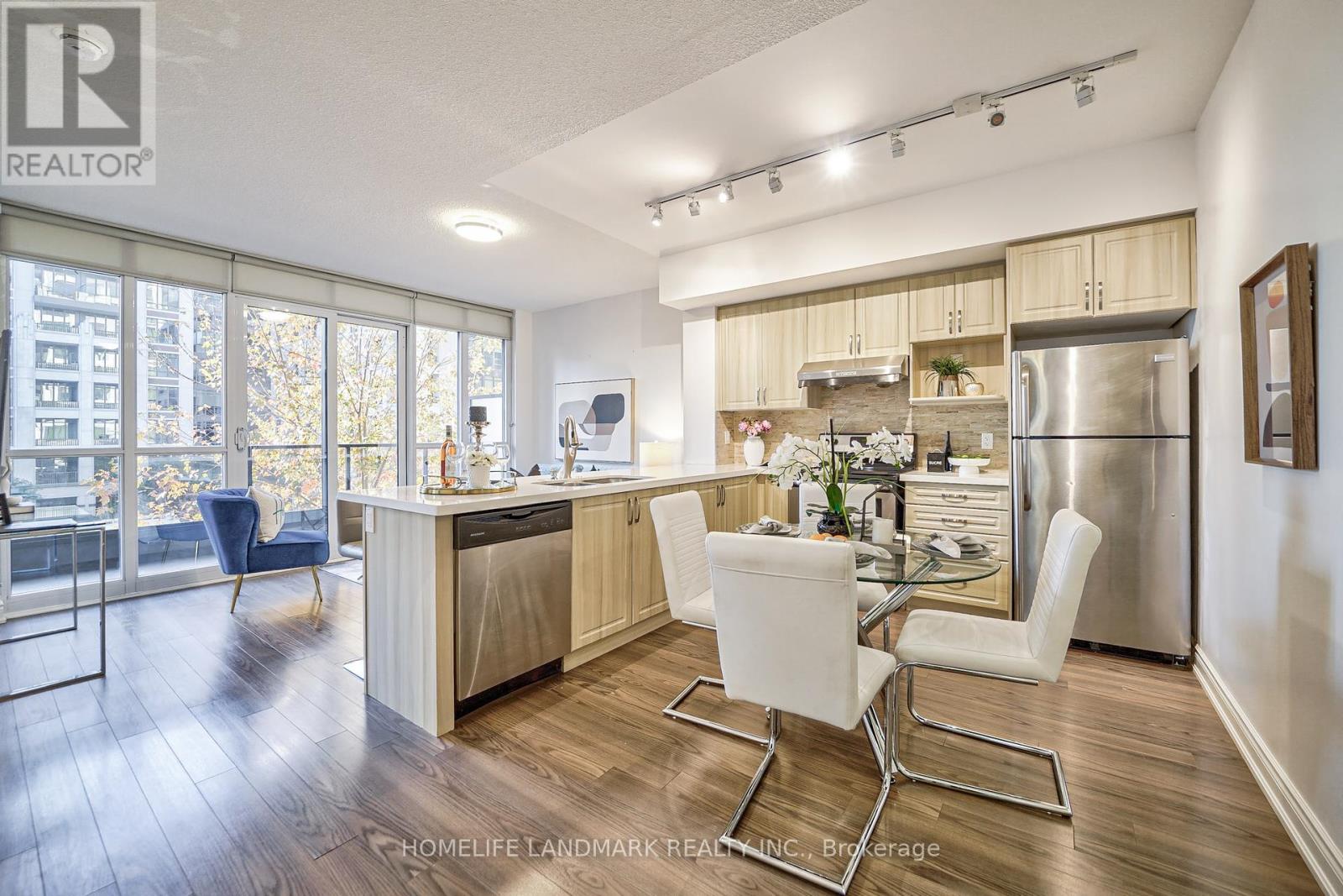 Photo 8 of 517 89 South Town Centre Boulevard, Markham ON