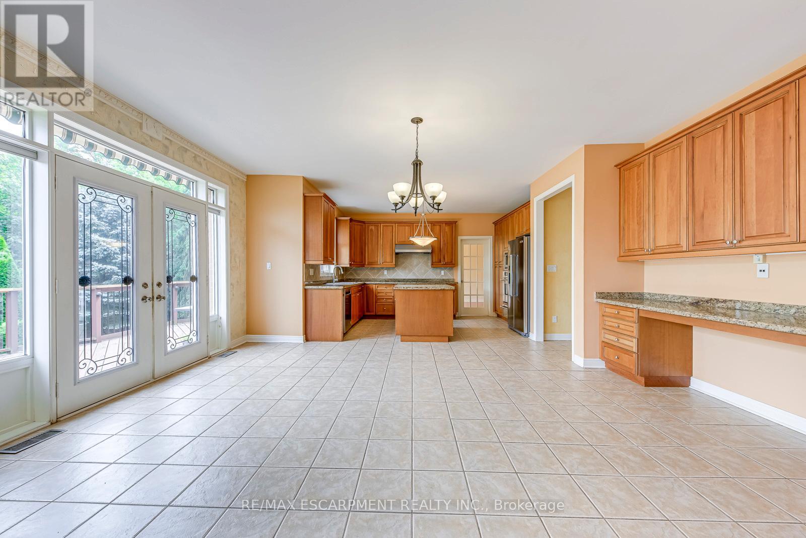 Photo 19 of 5337 Jameson Crescent, Burlington ON