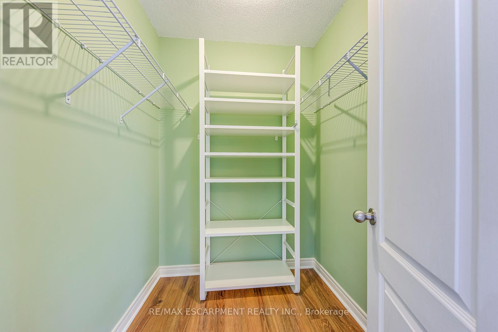 Photo 17 of 5337 Jameson Crescent, Burlington ON