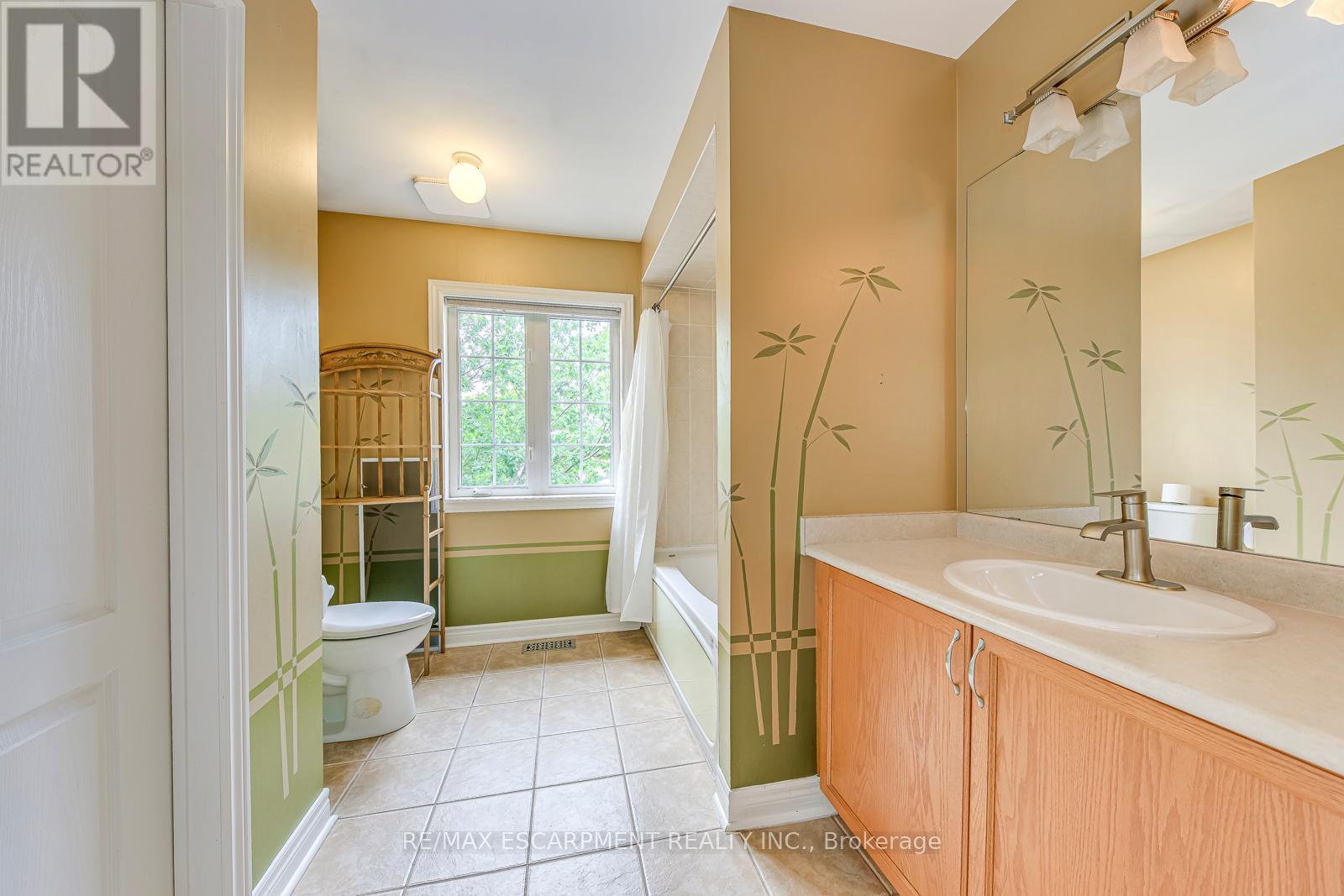 Photo 27 of 5337 Jameson Crescent, Burlington ON