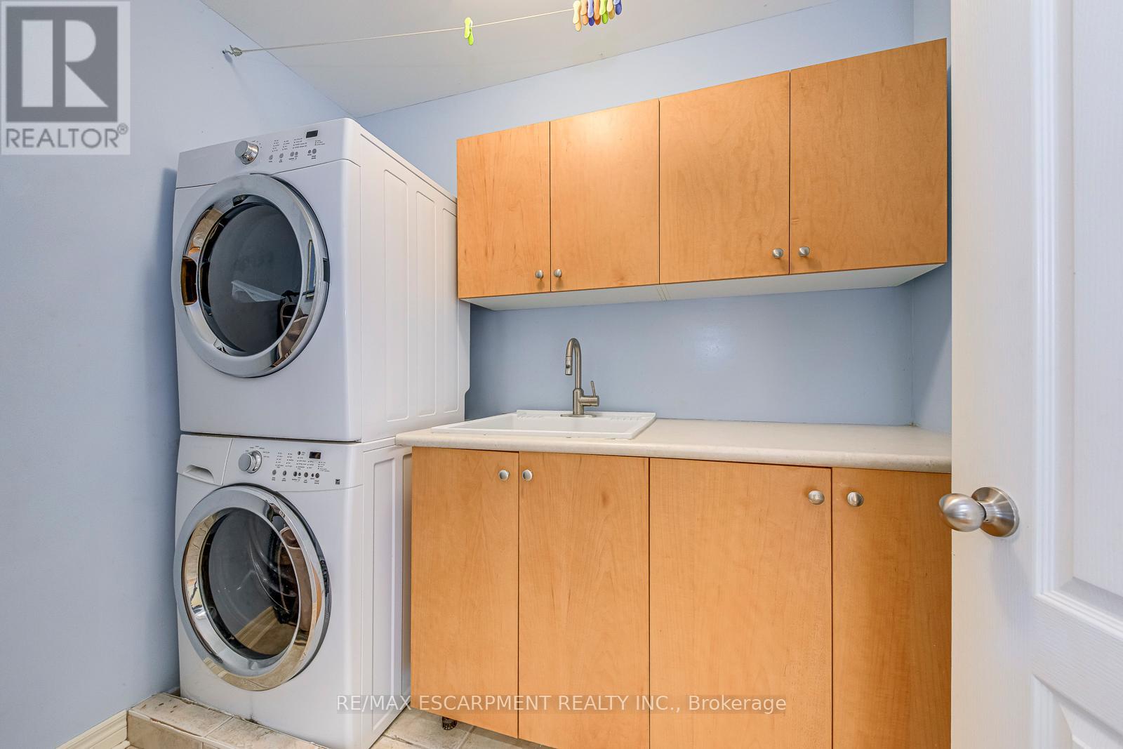 Photo 35 of 5337 Jameson Crescent, Burlington ON
