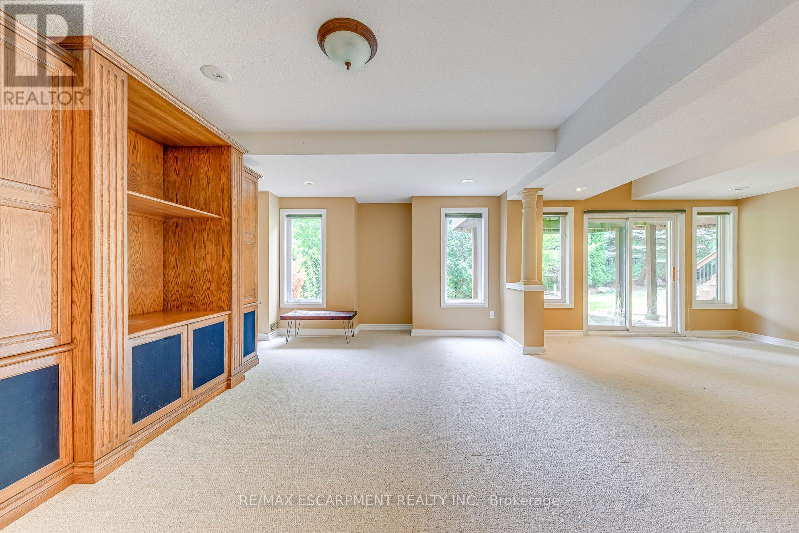 Photo 10 of 5337 Jameson Crescent, Burlington ON