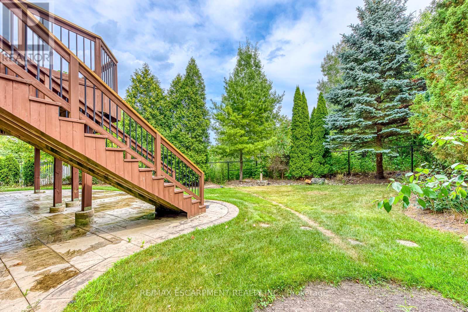 Photo 9 of 5337 Jameson Crescent, Burlington ON