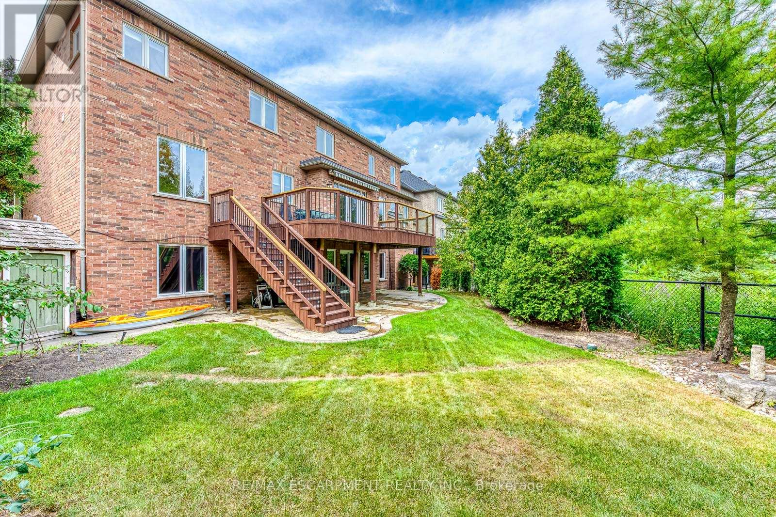 Photo 4 of 5337 Jameson Crescent, Burlington ON