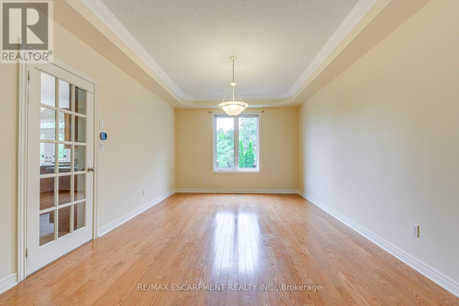 Photo 12 of 5337 Jameson Crescent, Burlington ON