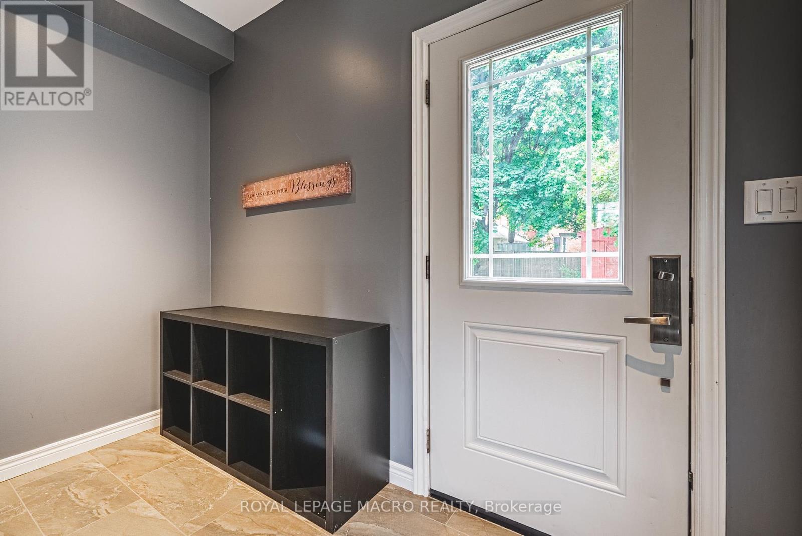 Photo 3 of 25 Orchard Hill, Hamilton ON