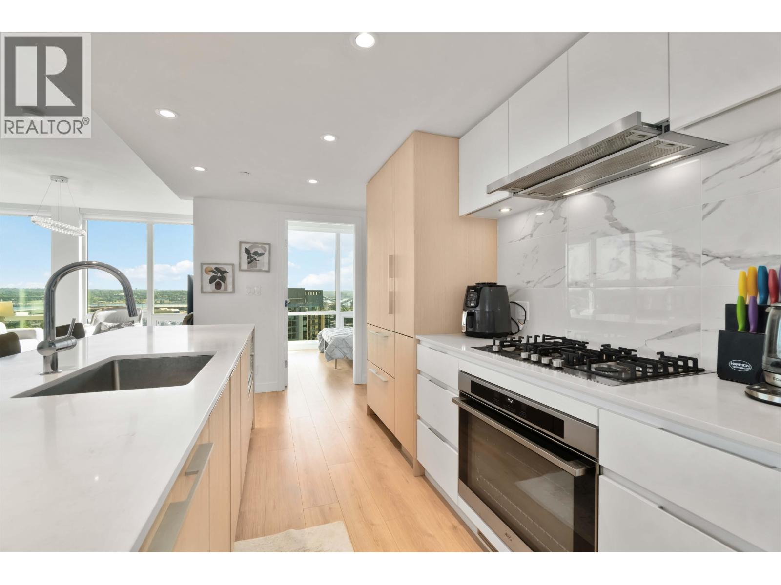 1806 1500 FERN STREET, North Vancouver