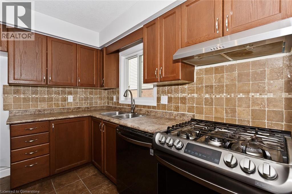 Photo 12 of 191 Mcguiness Drive, Brantford ON