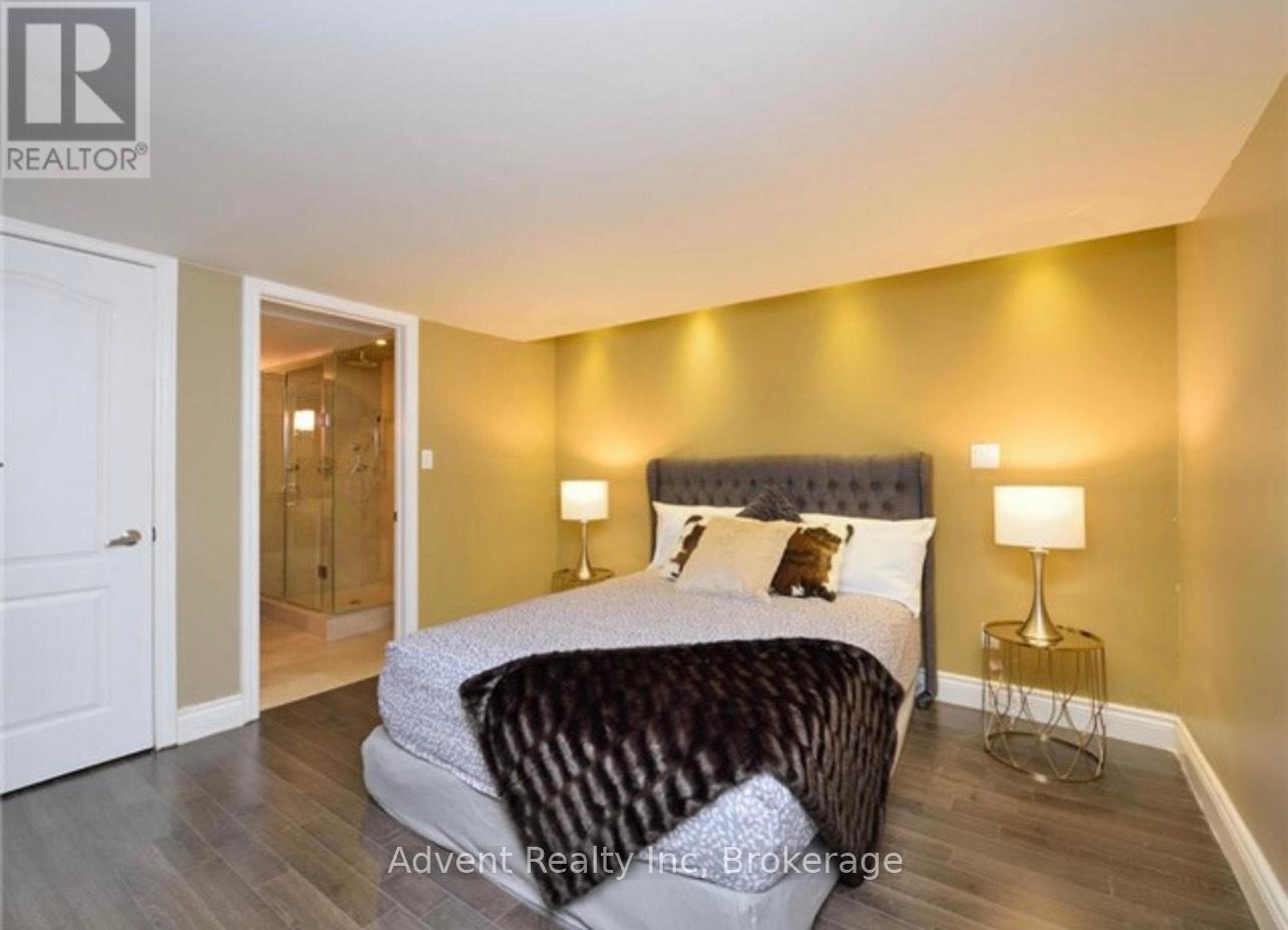 Photo 11 of 17 Warden Woods Court, Markham ON