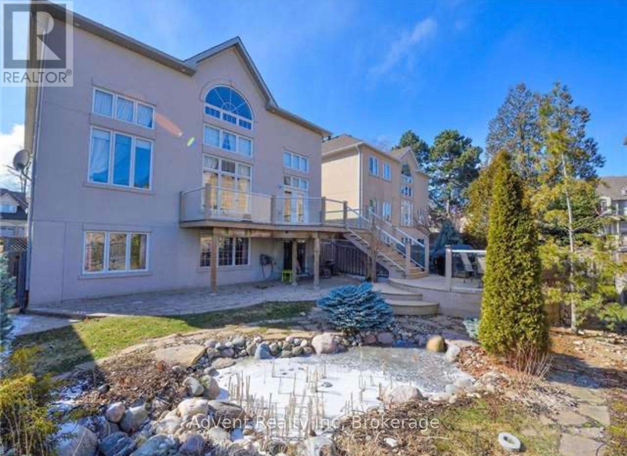 Photo 3 of 17 Warden Woods Court, Markham ON