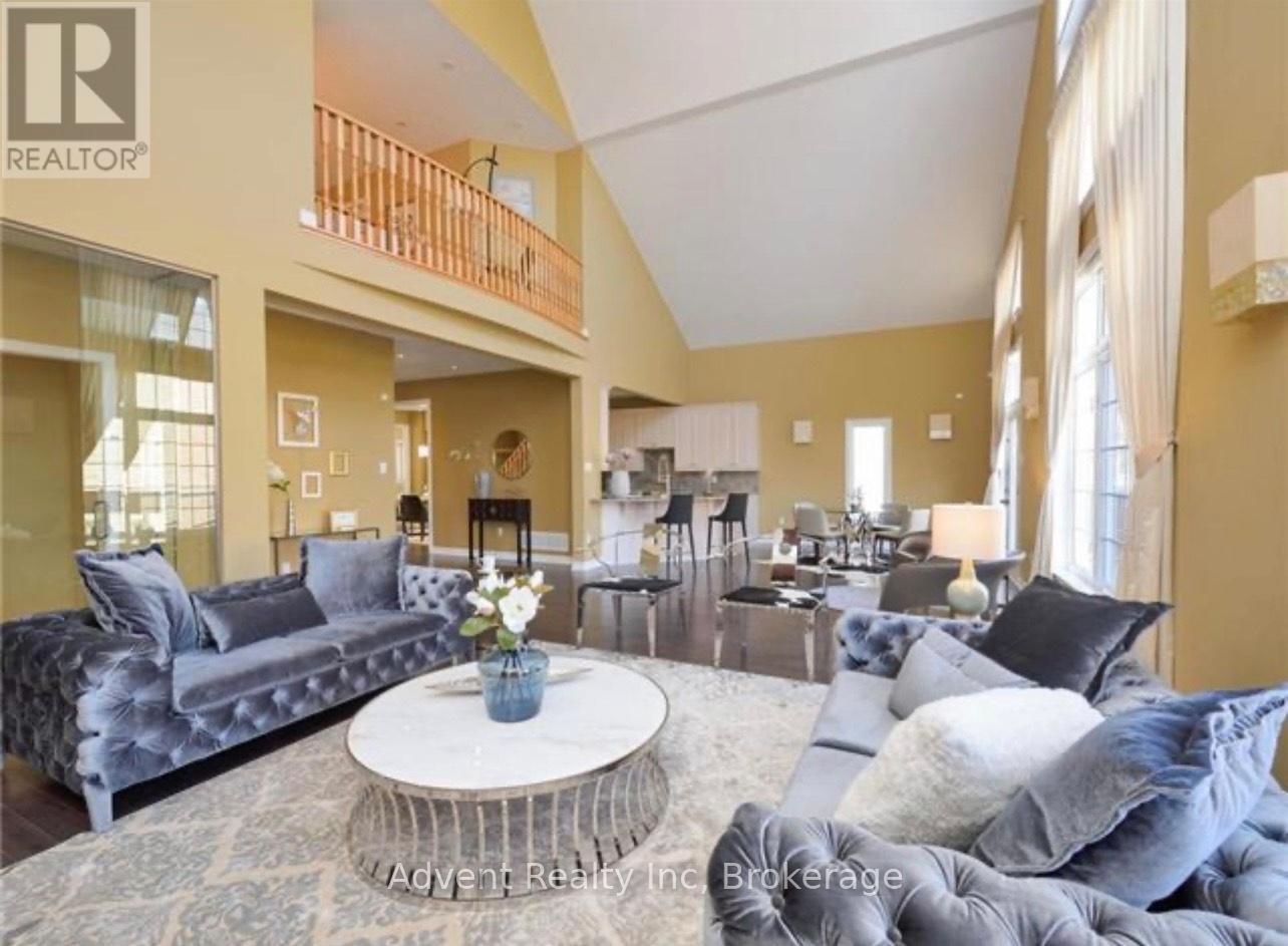 Photo 7 of 17 Warden Woods Court, Markham ON