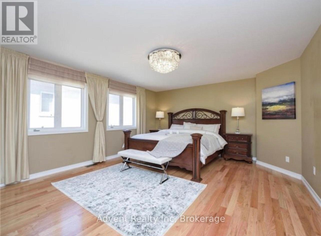 Photo 10 of 17 Warden Woods Court, Markham ON