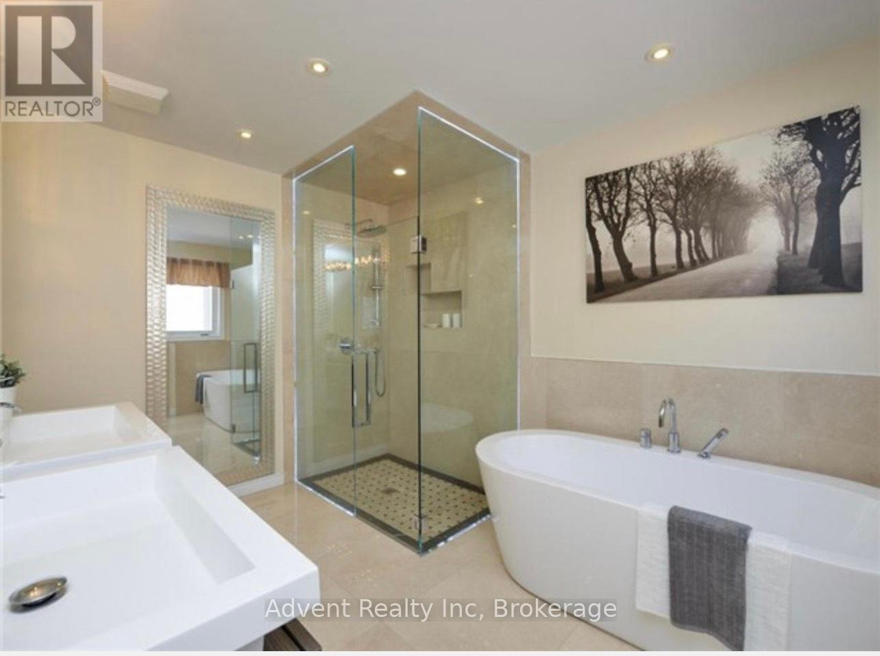 Photo 4 of 17 Warden Woods Court, Markham ON