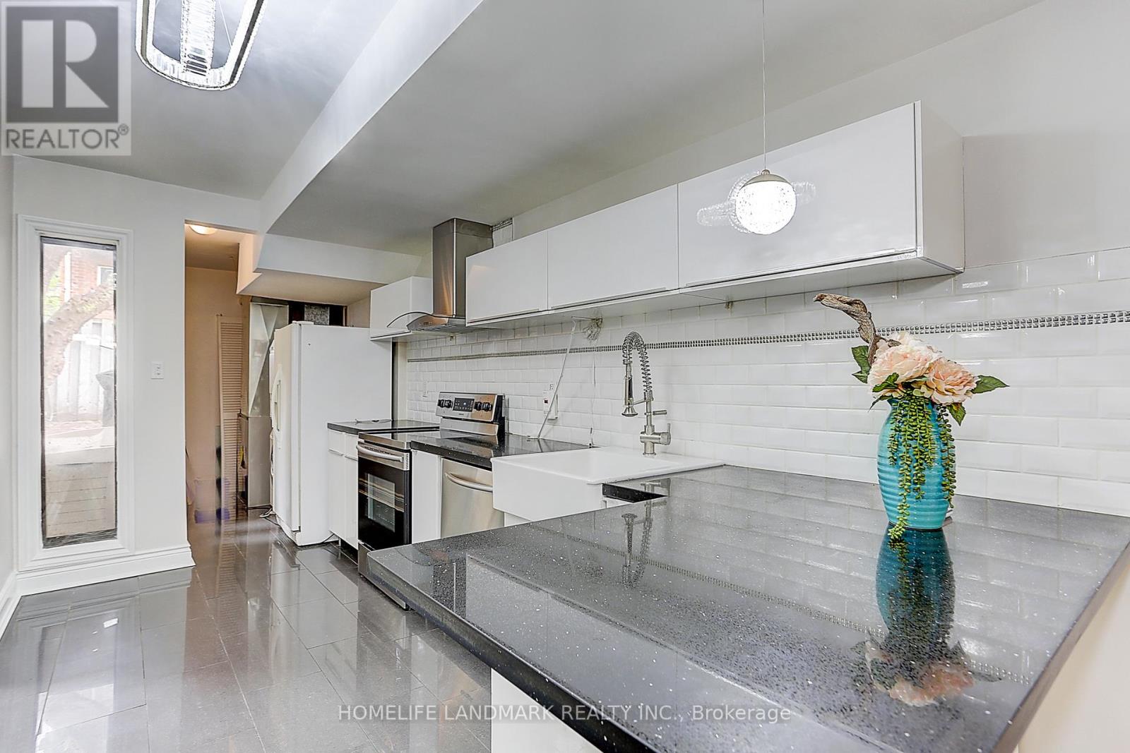 Photo 17 of 237 Ontario Street, Toronto ON