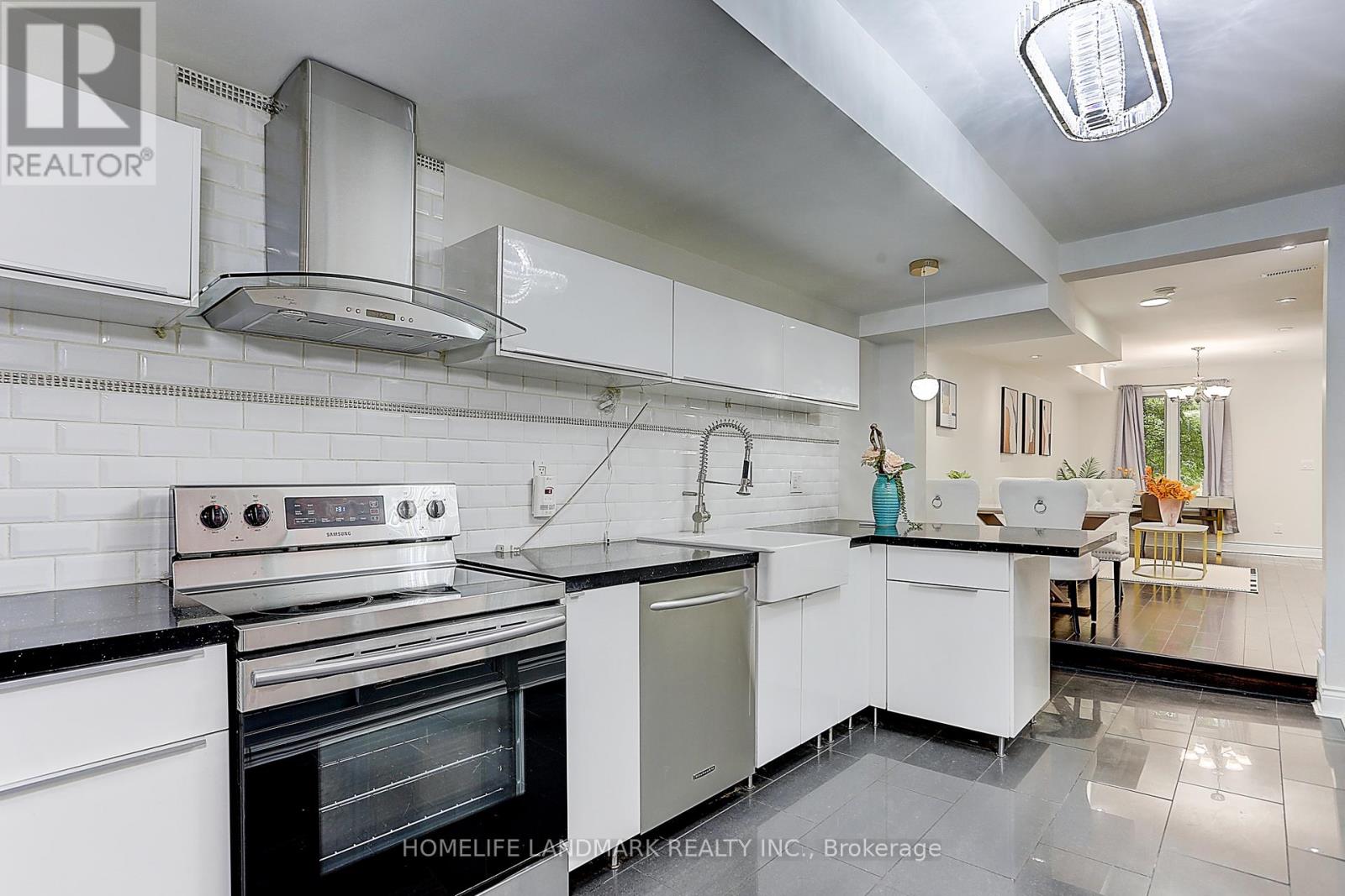 Photo 13 of 237 Ontario Street, Toronto ON