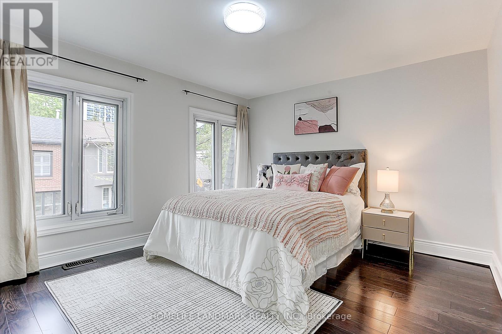 Photo 11 of 237 Ontario Street, Toronto ON