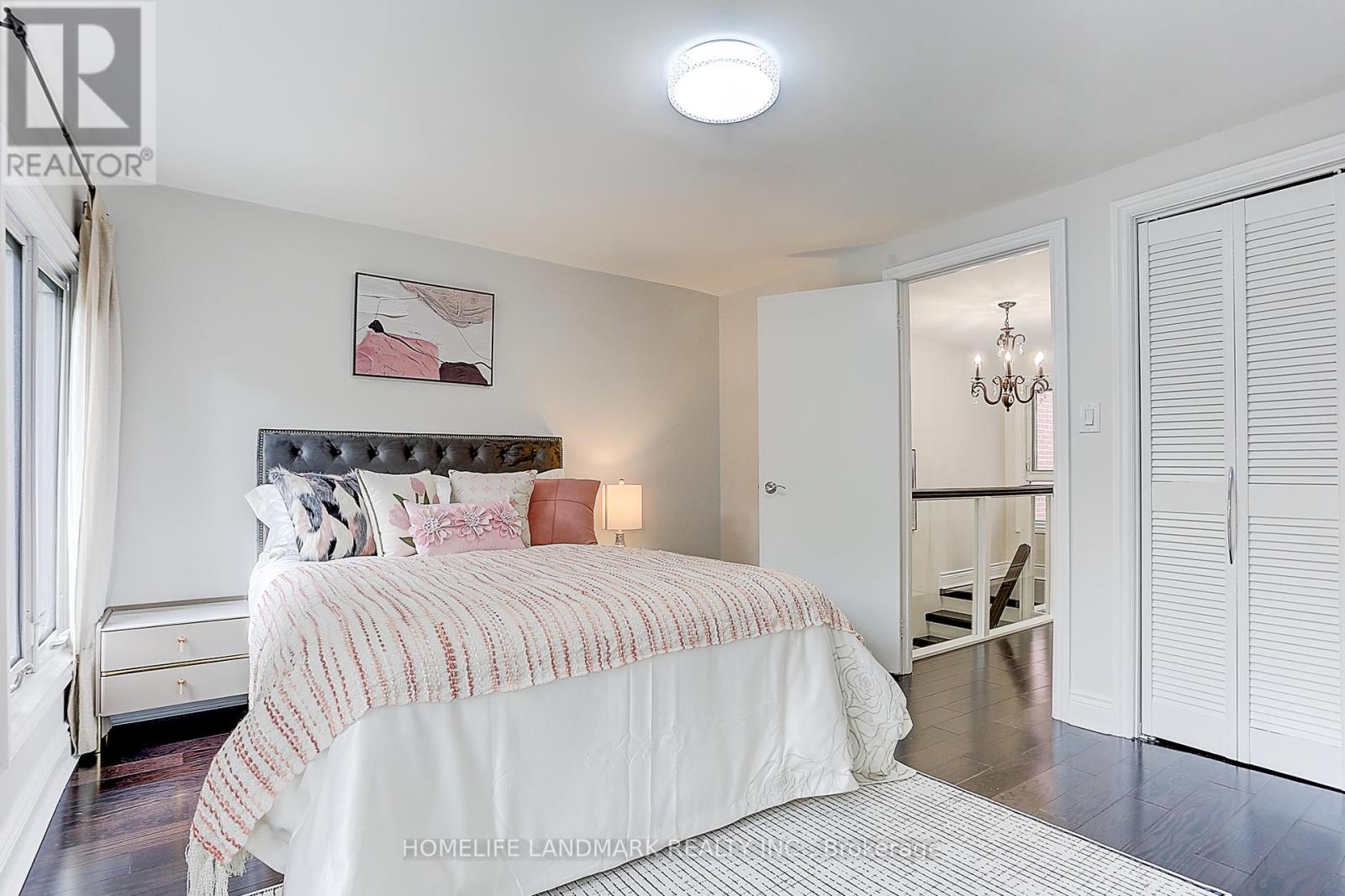 Photo 25 of 237 Ontario Street, Toronto ON