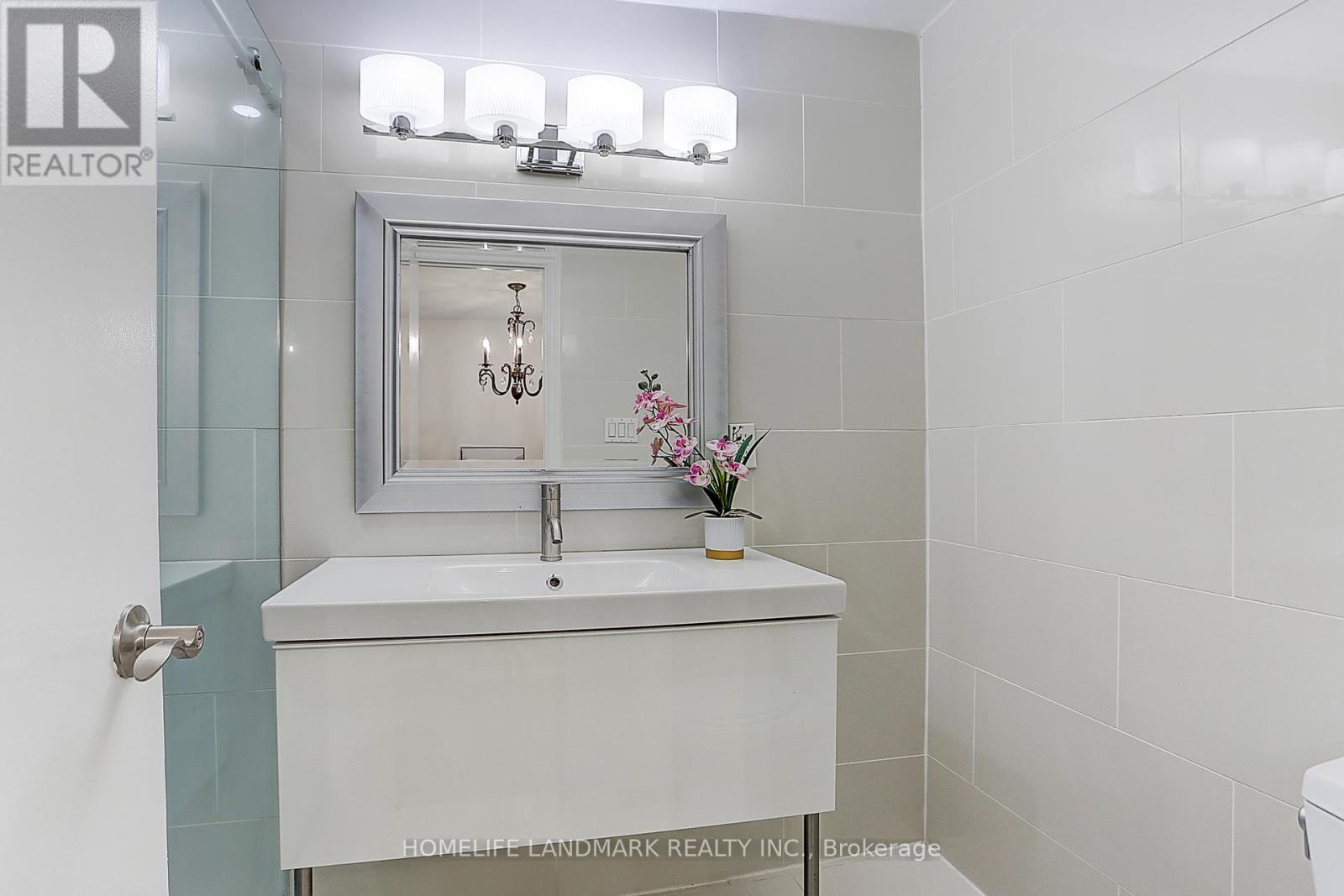 Photo 31 of 237 Ontario Street, Toronto ON