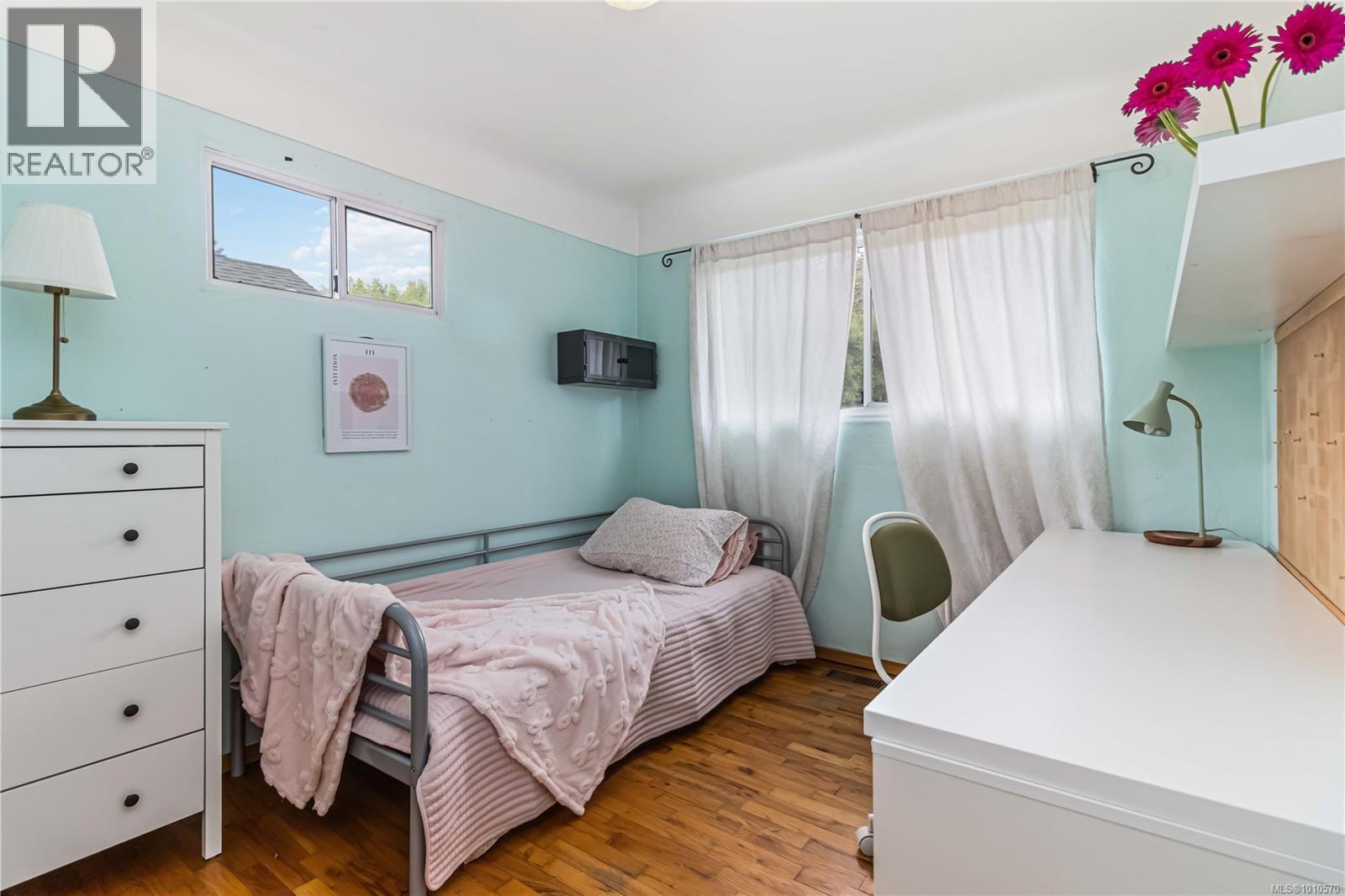 Photo 24 of 2607 Forbes St, Victoria BC