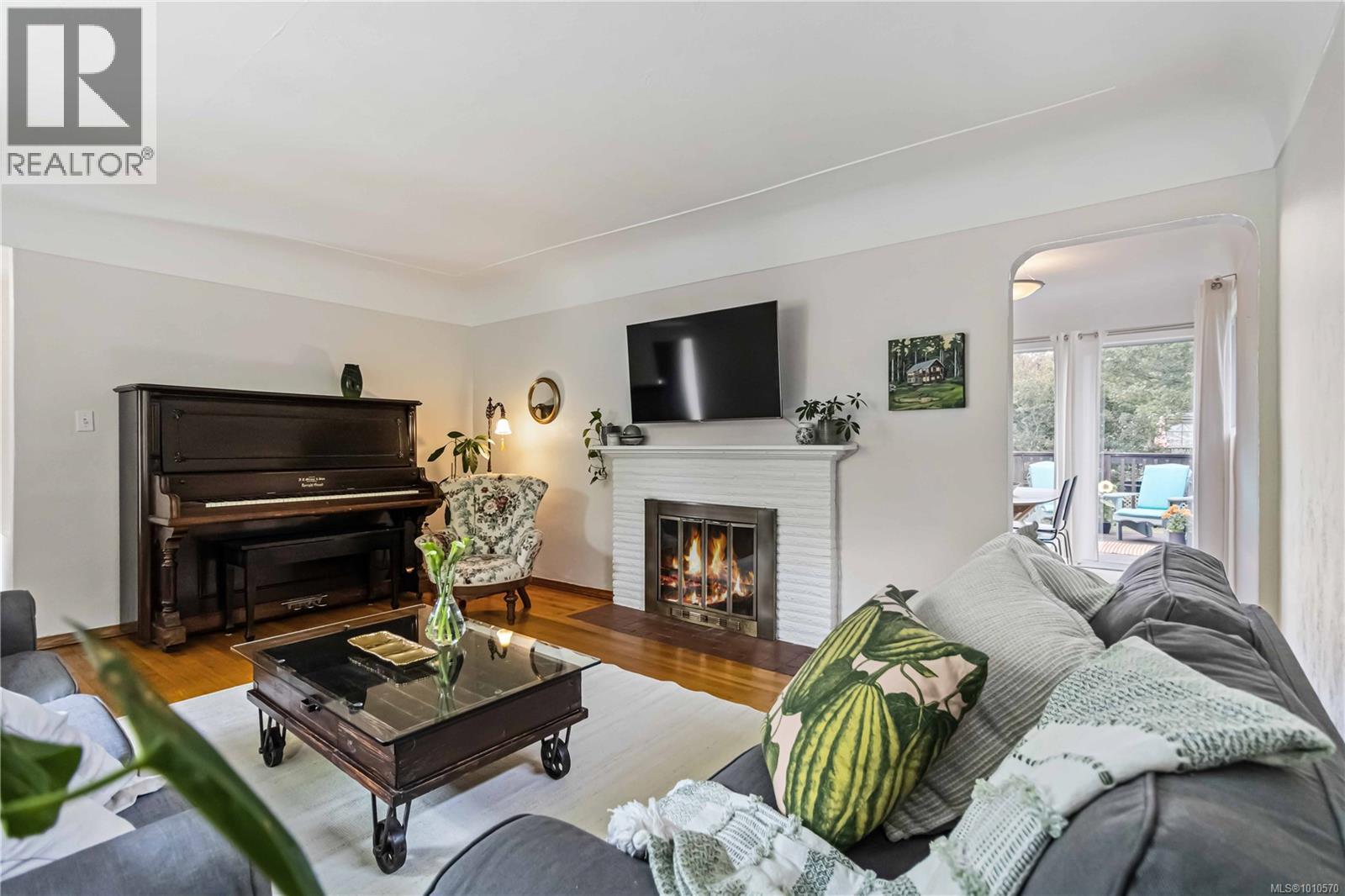 Photo 14 of 2607 Forbes St, Victoria BC