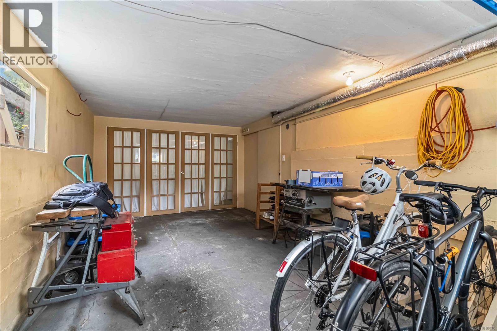 Photo 3 of 2607 Forbes St, Victoria BC