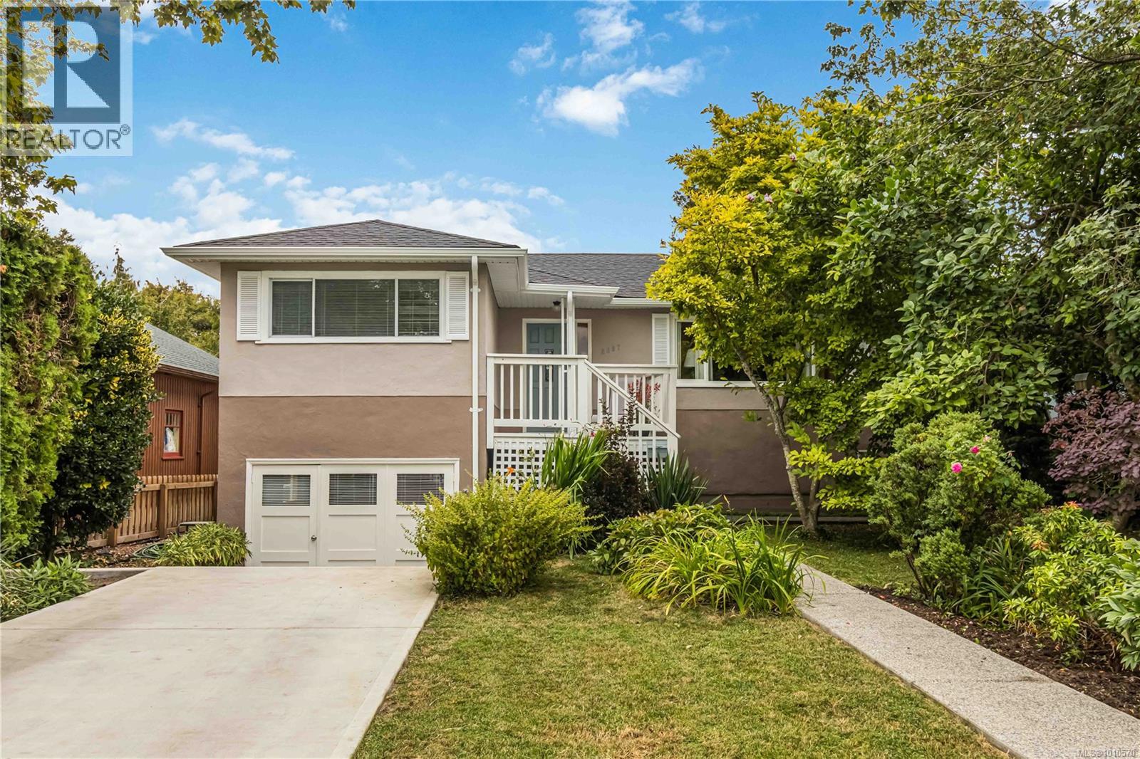 Photo 19 of 2607 Forbes St, Victoria BC
