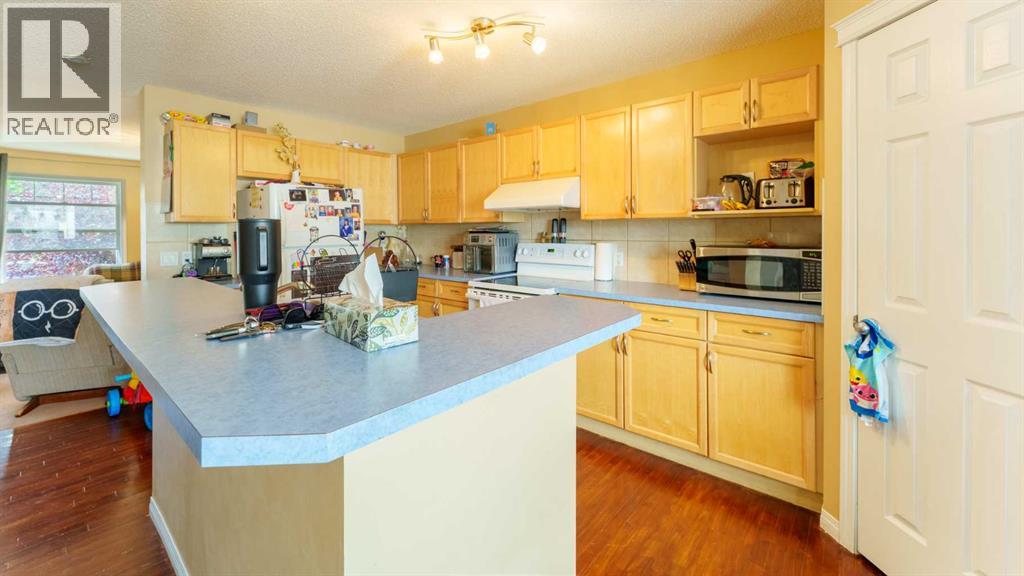 Single Family House for Sale in  Everglen Way SW Evergreen Calgary 