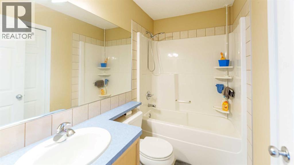 Single Family House for Sale in  Everglen Way SW Evergreen Calgary 