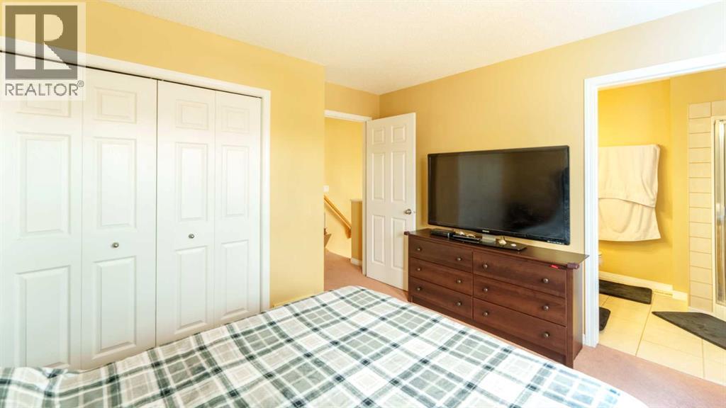 Single Family House for Sale in  Everglen Way SW Evergreen Calgary 