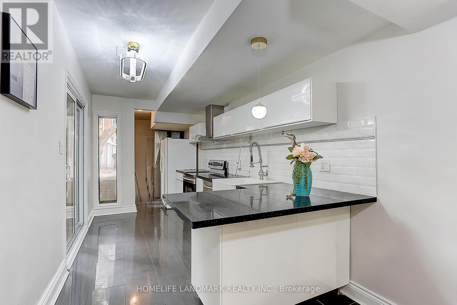 Photo 8 of 237 Ontario Street, Toronto ON
