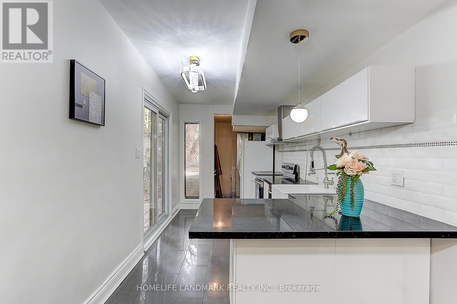 Photo 26 of 237 Ontario Street, Toronto ON