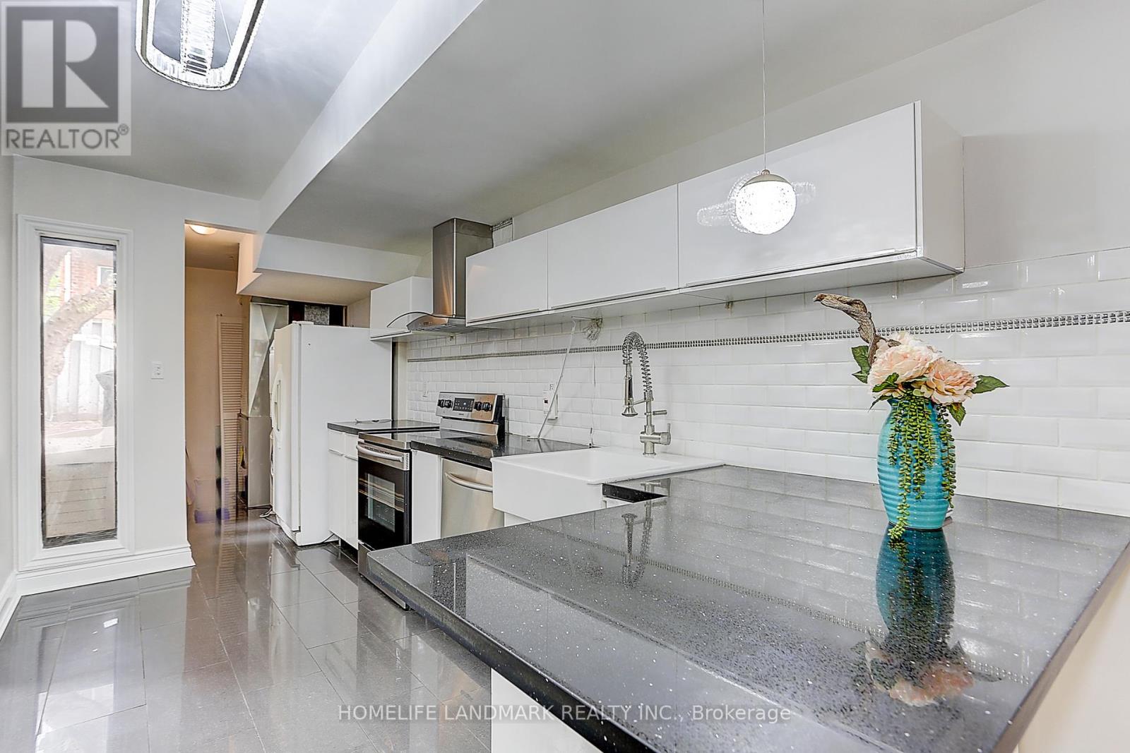 Photo 4 of 237 Ontario Street, Toronto ON