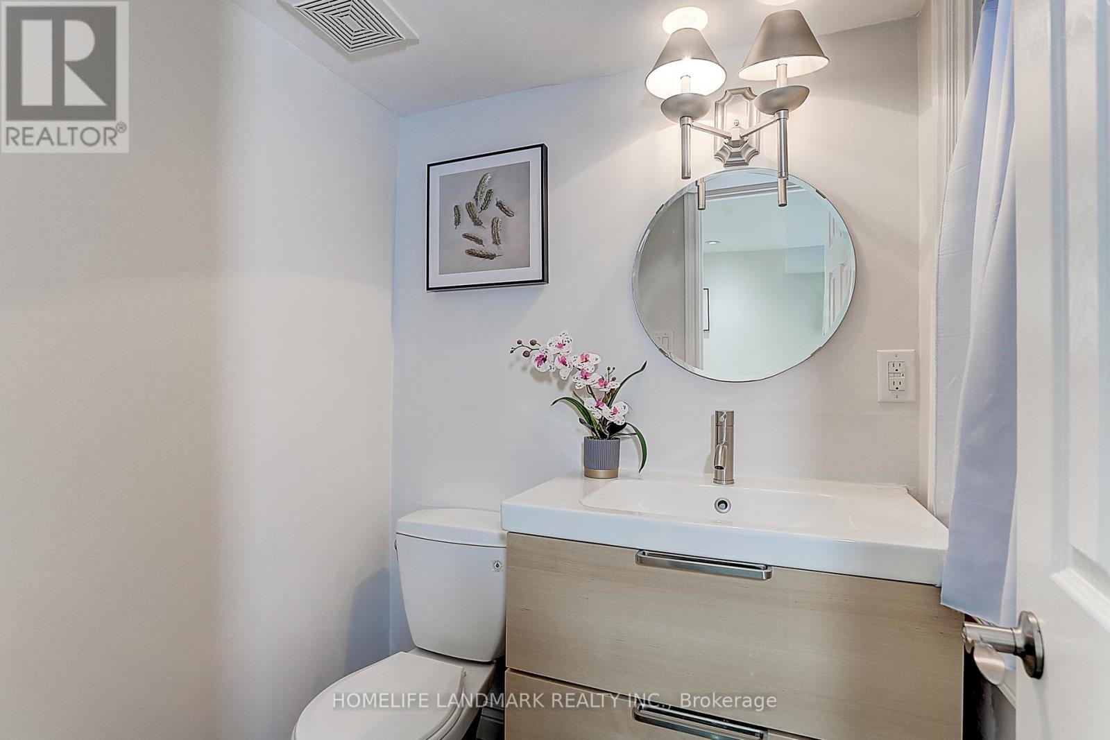 Photo 11 of 237 Ontario Street, Toronto ON