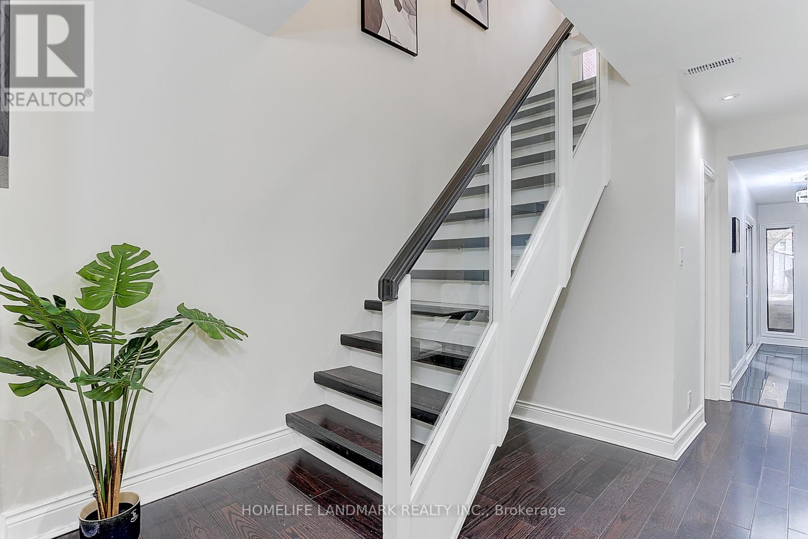 Photo 7 of 237 Ontario Street, Toronto ON