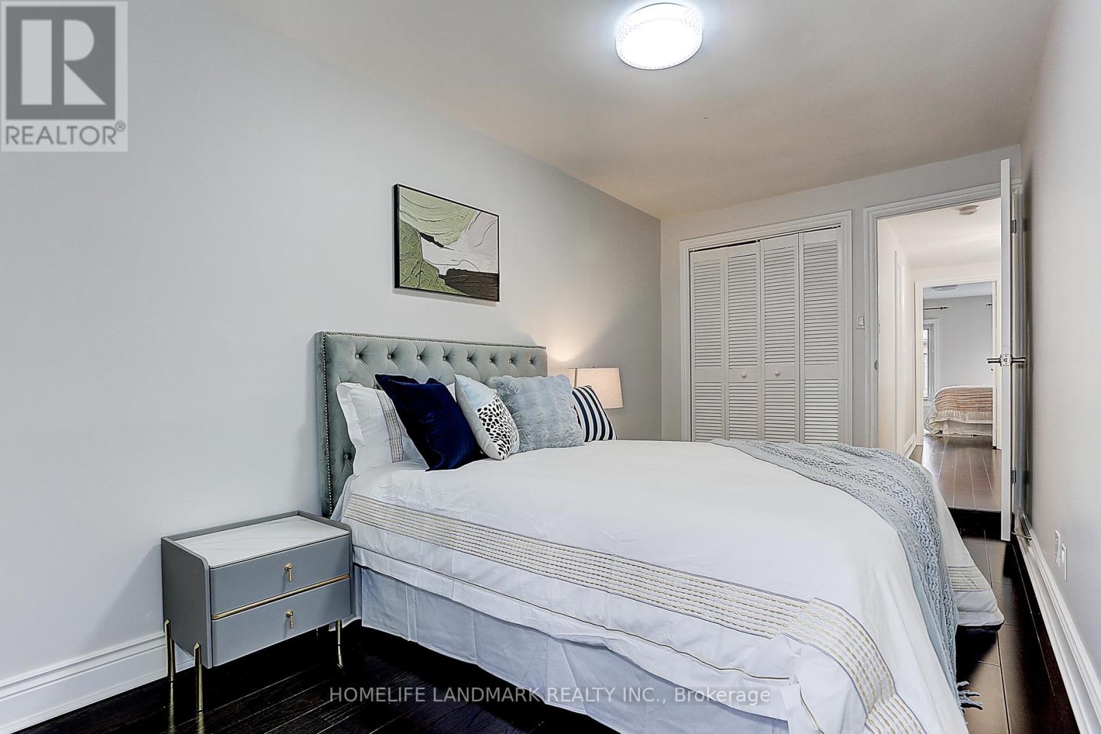 Photo 34 of 237 Ontario Street, Toronto ON