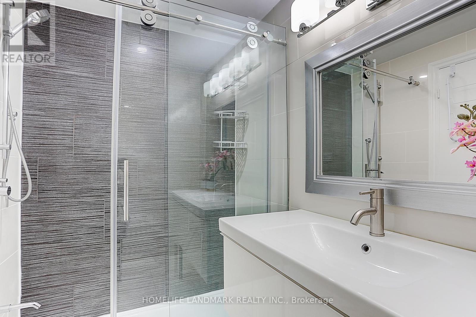 Photo 28 of 237 Ontario Street, Toronto ON
