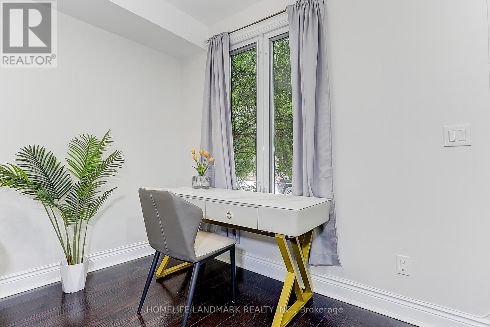 Photo 5 of 237 Ontario Street, Toronto ON