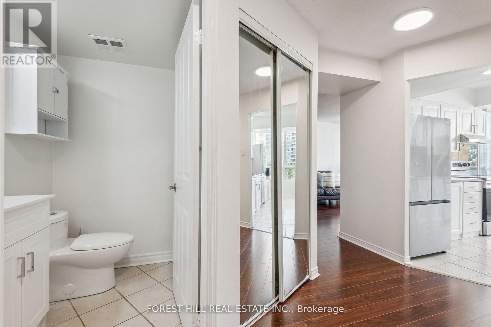 Photo 4 of 401 7250 Yonge Street, Vaughan ON
