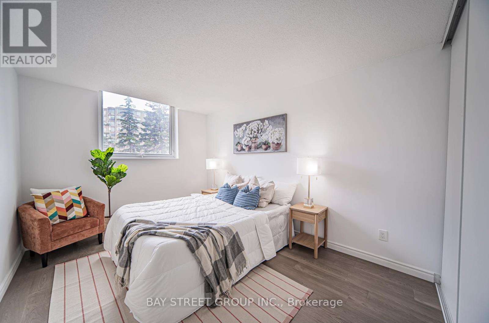 Photo 17 of 102 326 Major Mackenzie Drive E, Richmond Hill ON
