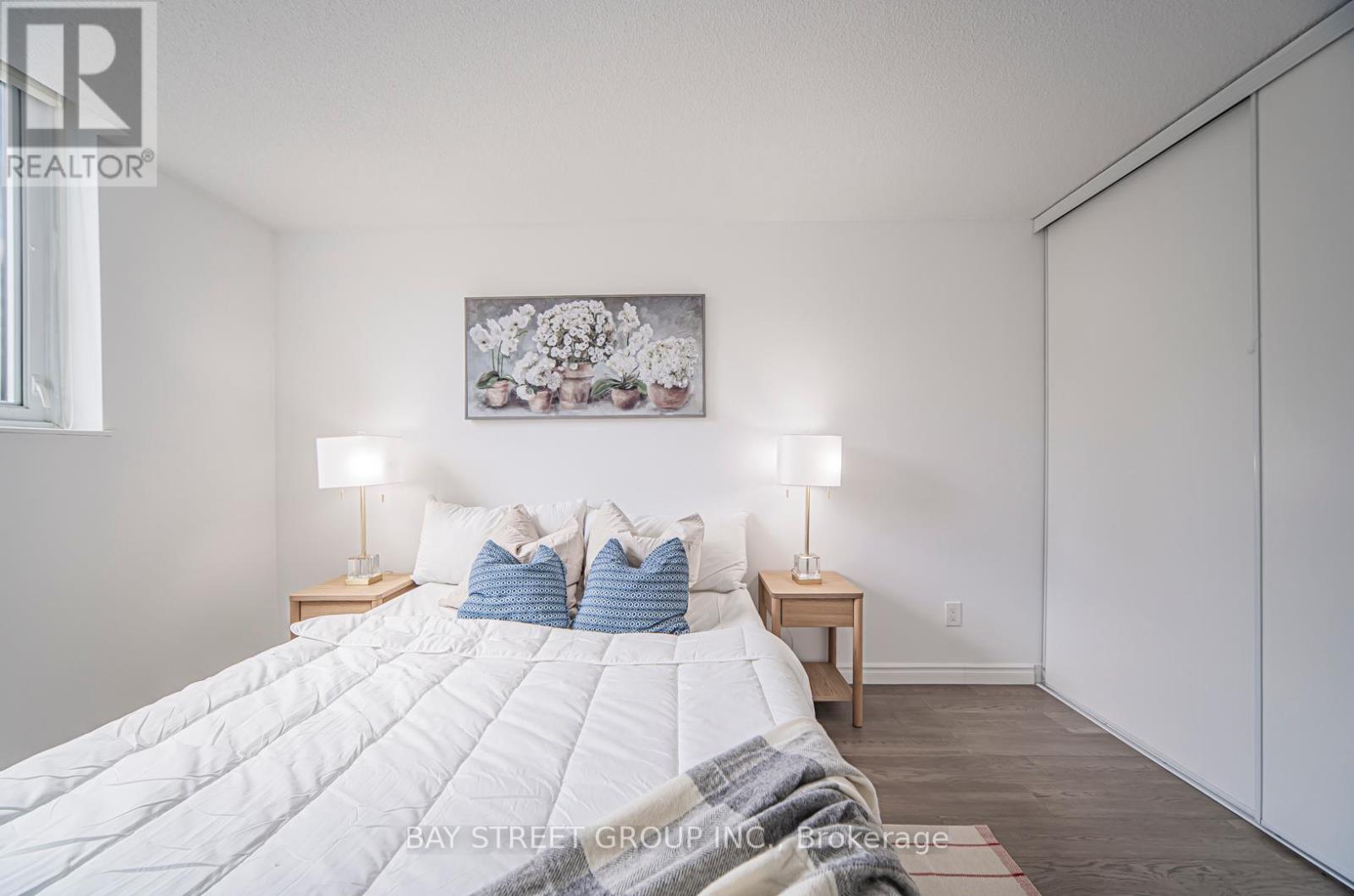 Photo 21 of 102 326 Major Mackenzie Drive E, Richmond Hill ON