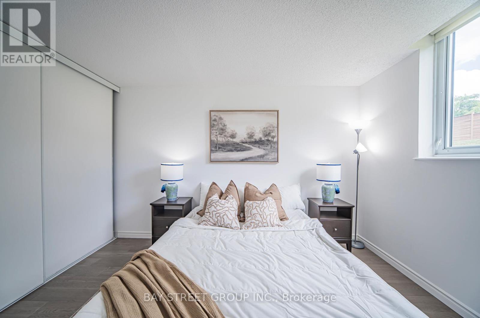 Photo 28 of 102 326 Major Mackenzie Drive E, Richmond Hill ON