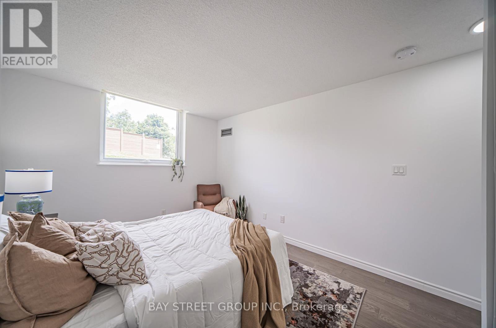 Photo 31 of 102 326 Major Mackenzie Drive E, Richmond Hill ON
