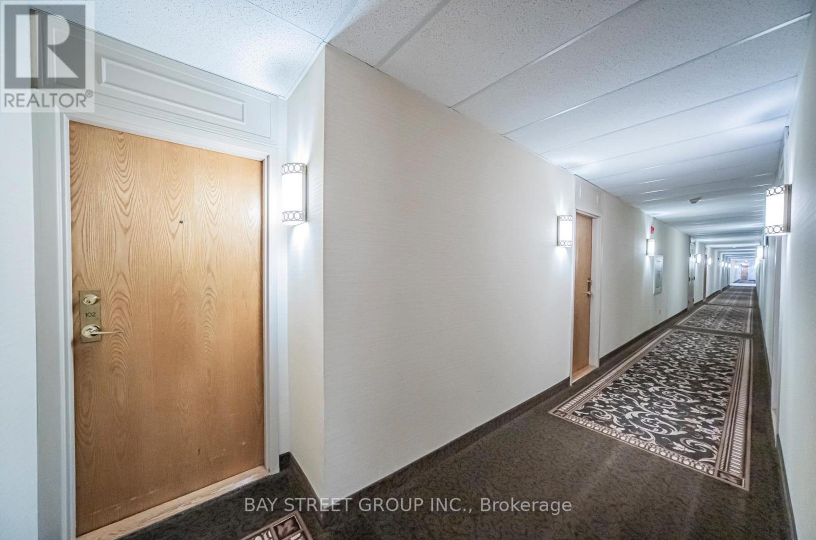 Photo 35 of 102 326 Major Mackenzie Drive E, Richmond Hill ON