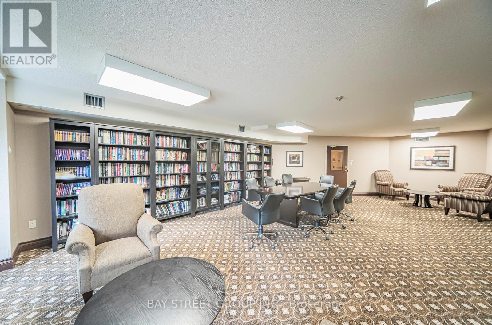 Photo 37 of 102 326 Major Mackenzie Drive E, Richmond Hill ON