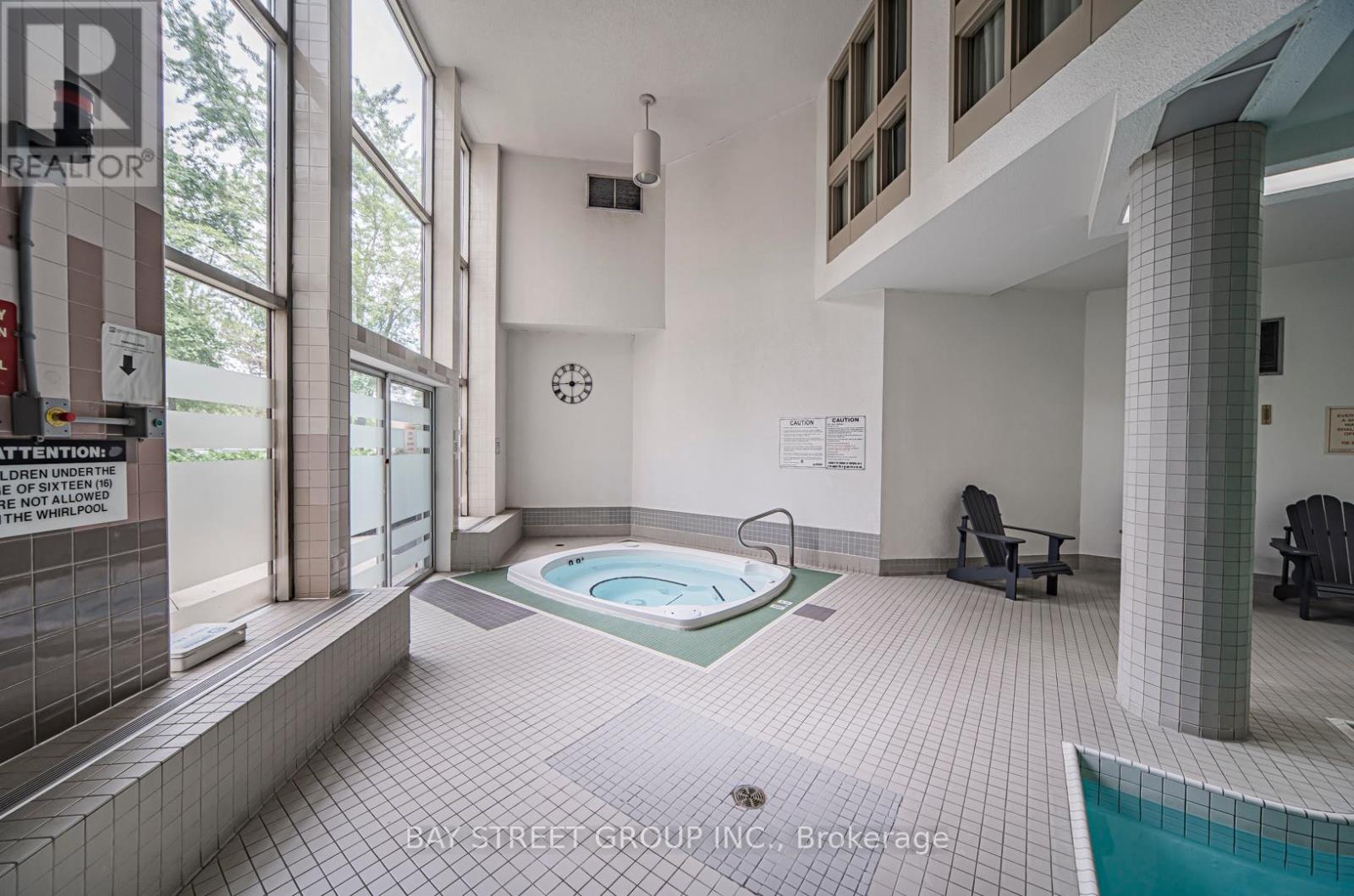Photo 40 of 102 326 Major Mackenzie Drive E, Richmond Hill ON