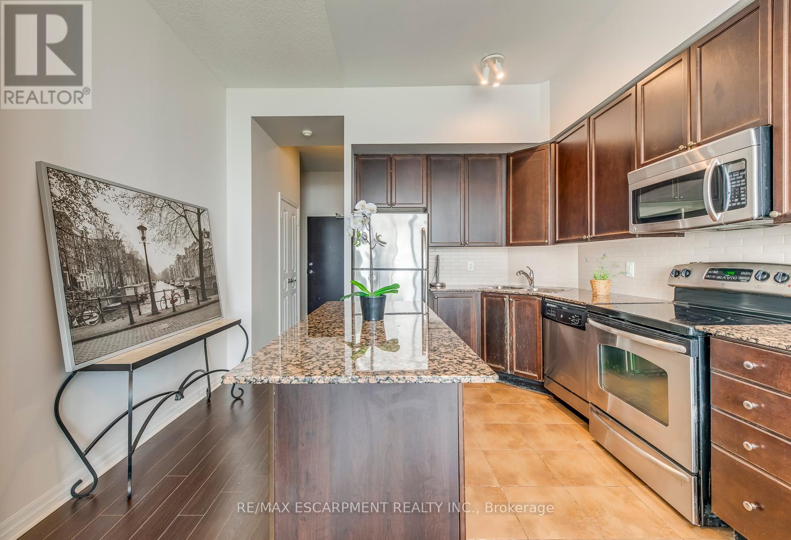 Photo 11 of 3607 225 Webb Drive, Mississauga ON